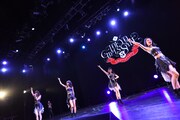 東京女子流によるライブの様子。