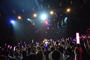 中川翔子によるライブの様子。