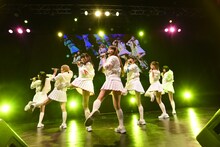 しょこたん▼でんぱ組によるライブの様子。