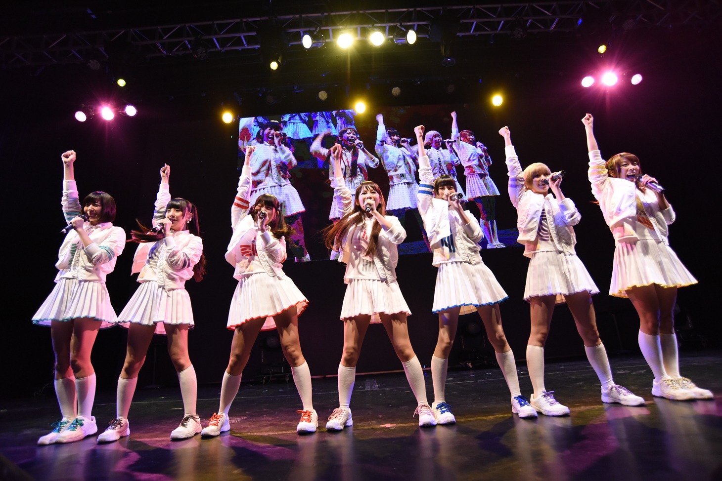 しょこたん▼でんぱ組によるライブの様子。