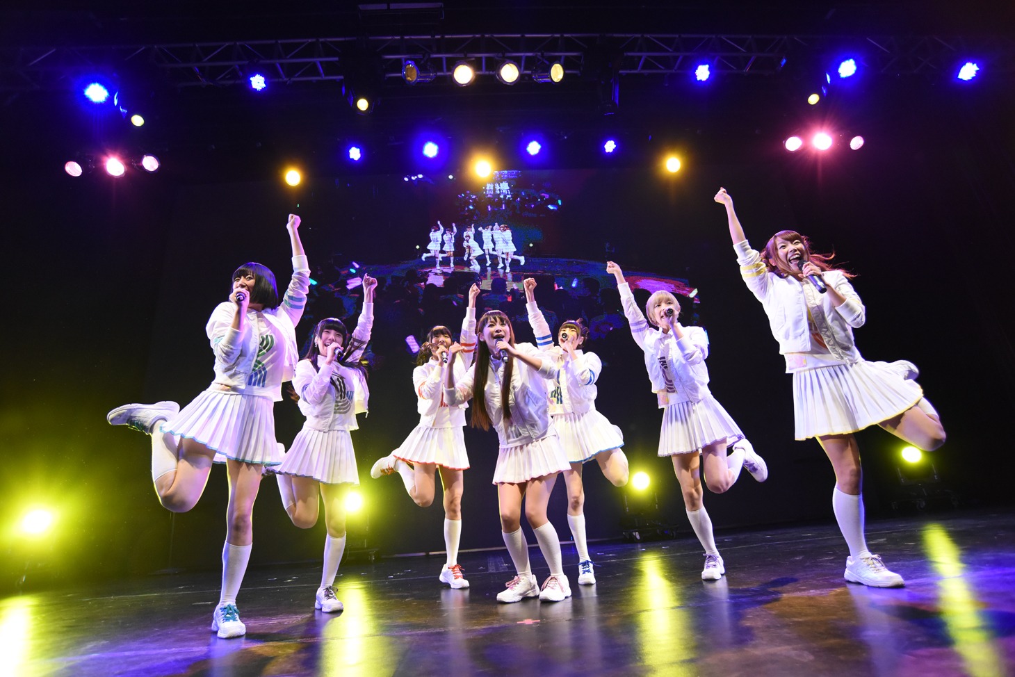 しょこたん▼でんぱ組によるライブの様子。