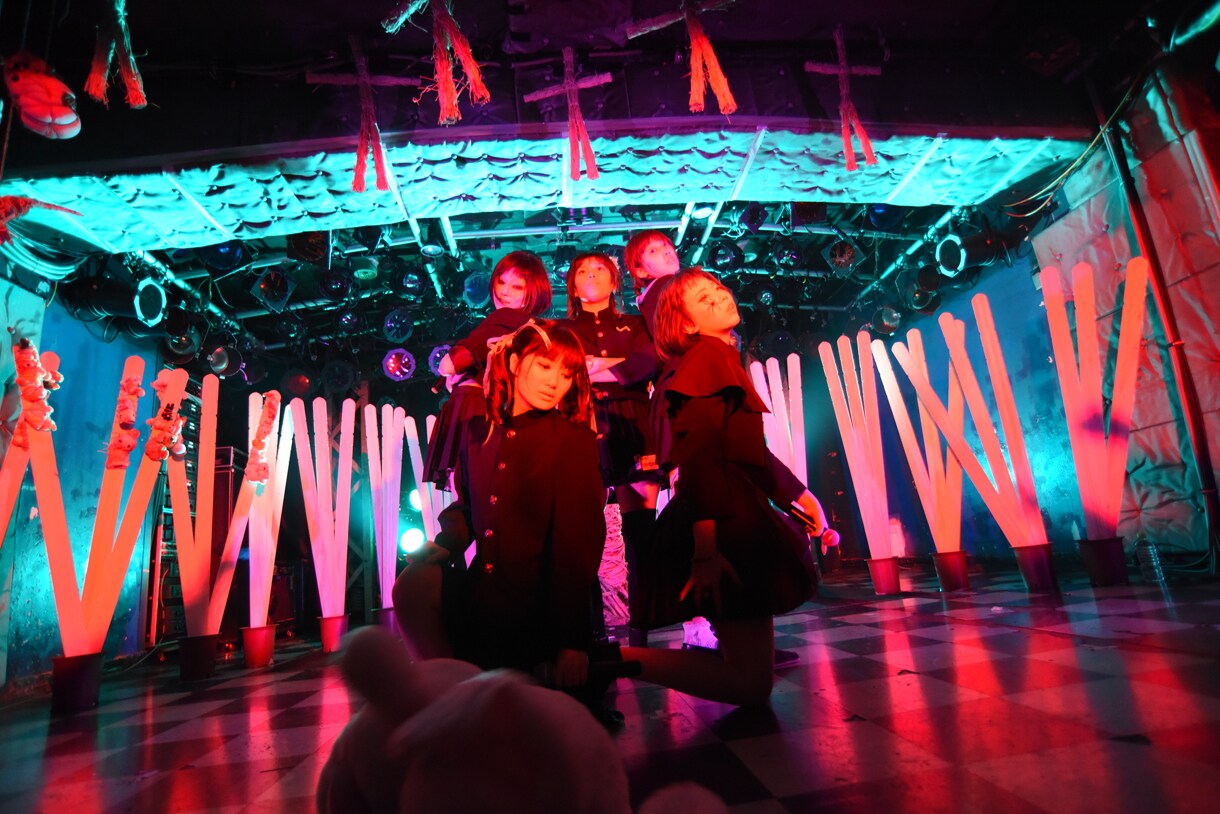 NECRONOMIDOL単独ライブ「ANNO UMBRAE」の様子。