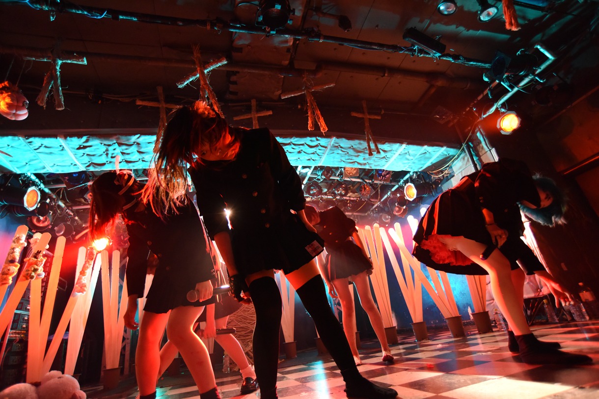 NECRONOMIDOL単独ライブ「ANNO UMBRAE」の様子。