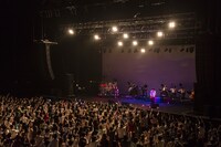 「TRUSTRICK PREMIUM LIVE SUMMER "Iolite"」の様子。（撮影：加藤アラタ）