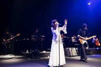 「TRUSTRICK PREMIUM LIVE SUMMER "Iolite"」の様子。（撮影：加藤アラタ）