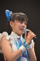 目に涙を浮かべる相原まり。