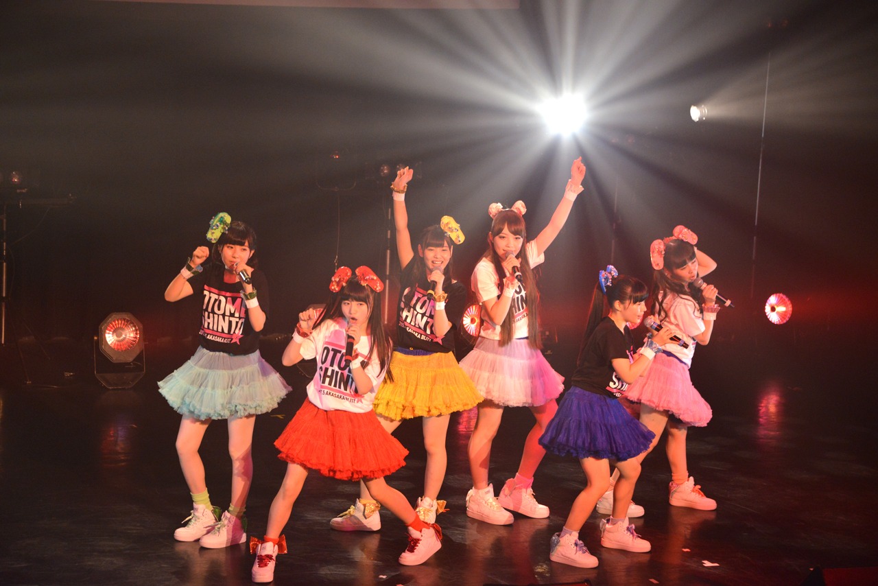 「乙女新党ワンマンライブ キミとピーカン☆NATSU宣言っ!!!」の様子。