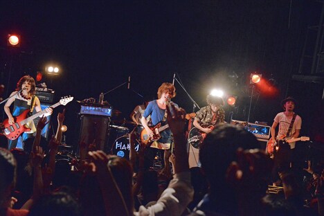 「HaKU“I HEAR YOU”TOUR 2015」WWW公演の様子。