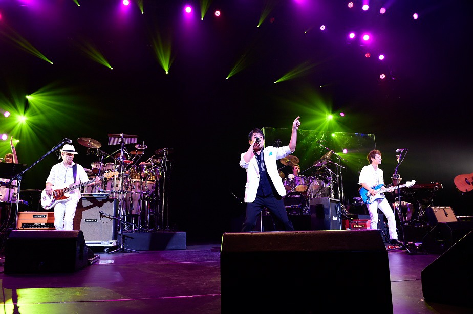 「TUBE LIVE AROUND 2015 Your TUBE＋My TUBE」仙台公演の様子。（写真提供：Sony Music Associated Records）