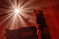 世武裕子（Piano, Syn）（撮影：古溪一道）