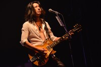 TAKURO（G）（撮影：古溪一道）