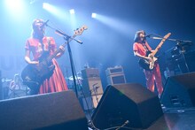 「チャットモンチーの求愛ツアー▽2015」東京・Zepp Tokyo公演の様子。（撮影：古溪一道）