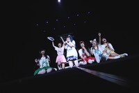 サプライズ発表に喜びの声を上げるバンドじゃないもん！（撮影：ハヤシサトル）