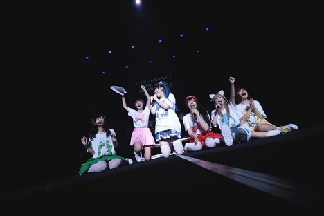 サプライズ発表に喜びの声を上げるバンドじゃないもん！（撮影：ハヤシサトル）