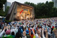 EGO-WRAPPIN'「Dance, Dance, Dance」東京・日比谷野外大音楽堂公演の様子。 （撮影：仁礼博）