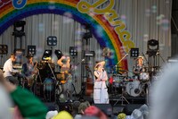 EGO-WRAPPIN'「Dance, Dance, Dance」東京・日比谷野外大音楽堂公演の様子。 （撮影：仁礼博）