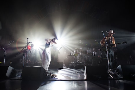 EGO-WRAPPIN'「Dance, Dance, Dance」東京・日比谷野外大音楽堂公演の様子。 （撮影：仁礼博）