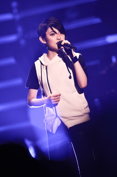 家入レオ「家入レオ 4th ワンマンTour ～20 twenty～」東京・渋谷公会堂公演の様子。（撮影：田中聖太郎）