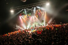 「KEYTALKのHOTをMOTTOワンマンツアー」追加公演アンコールの様子。（Photo by Sotaro Goto）