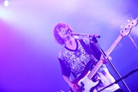 首藤義勝（Vo, B）（Photo by Sotaro Goto）