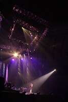 「JUJU ARENA TOUR 2015 -ジュジュ苑 10th Anniversary Special-」東京公演の様子。（写真提供：ソニー・ミュージックアソシエイテッドレコーズ）