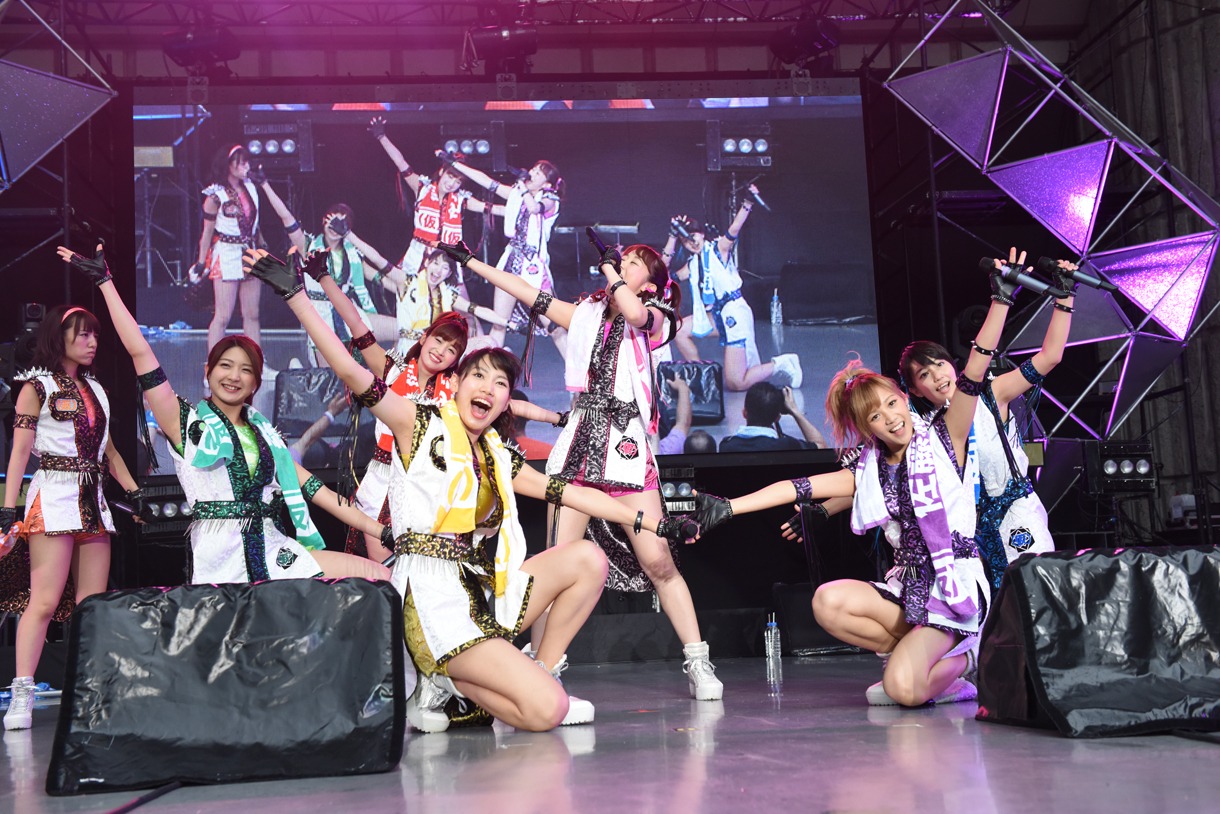 「アップアップガールズ（仮）47都道府県ツアー ～RUN！アプガRUN！ダッシュ アプガの夏！野音の夏！」の様子。