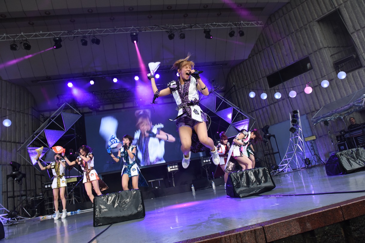 「アップアップガールズ（仮）47都道府県ツアー ～RUN！アプガRUN！ダッシュ アプガの夏！野音の夏！」の様子。