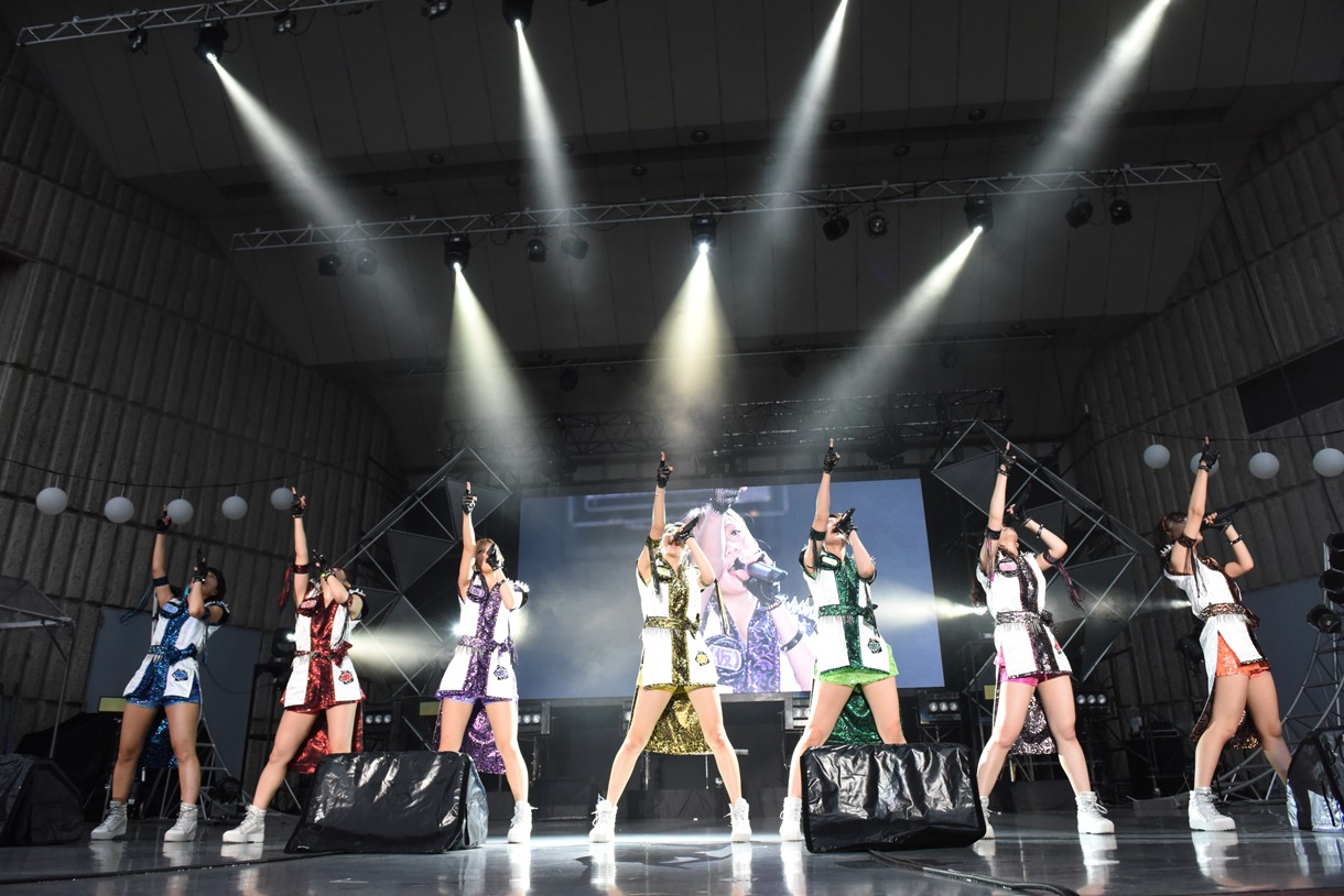 「アップアップガールズ（仮）47都道府県ツアー ～RUN！アプガRUN！ダッシュ アプガの夏！野音の夏！」の様子。