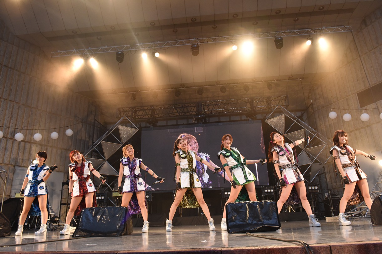 「アップアップガールズ（仮）47都道府県ツアー ～RUN！アプガRUN！ダッシュ アプガの夏！野音の夏！」の様子。