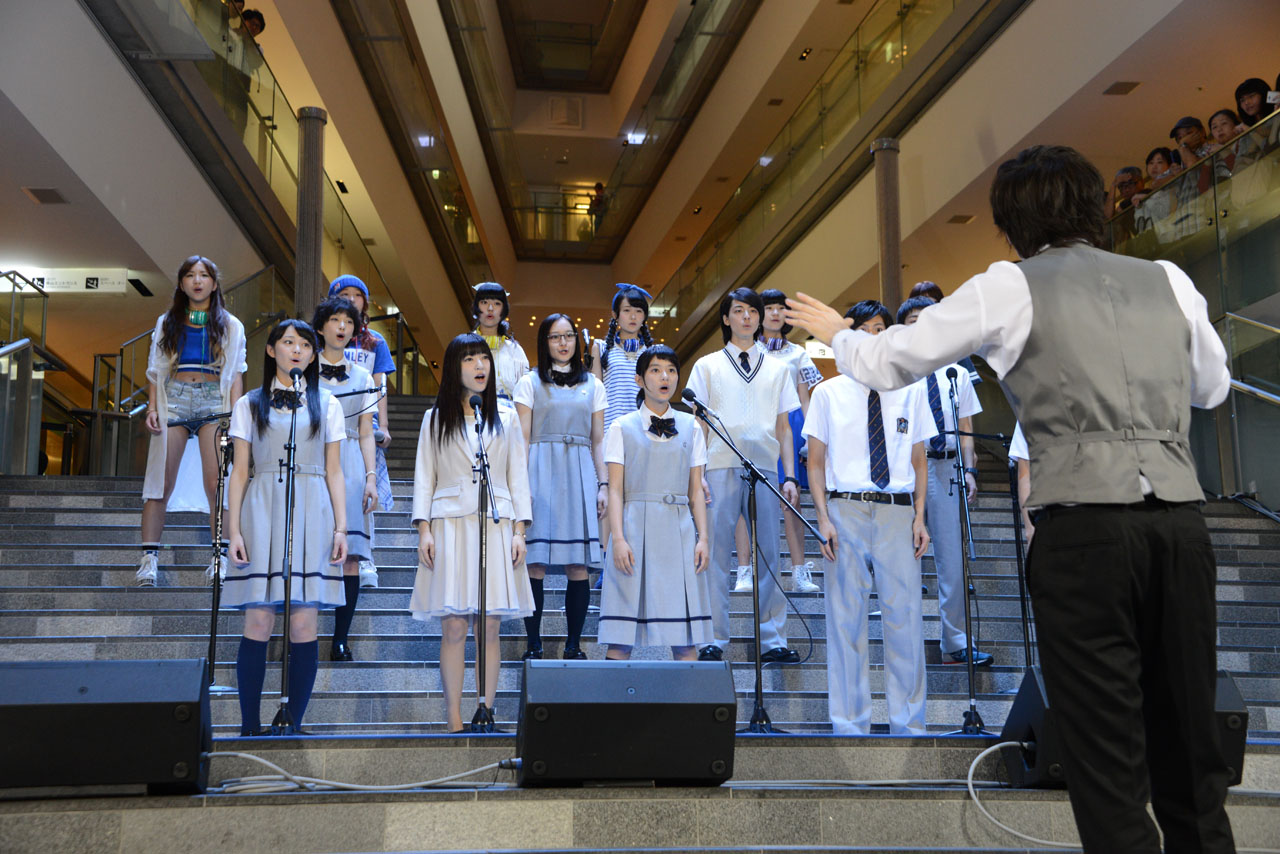 「翼をください」合唱時の様子。