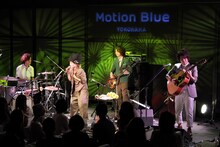 写真は本日7月7日に行われたNakamuraEmi「NIPPONNO ONNAWO UTAU vol.3」発売記念ワンマンライブの様子。NakamuraEmiは左から2番目。（写真提供：オフィスオーガスタ）