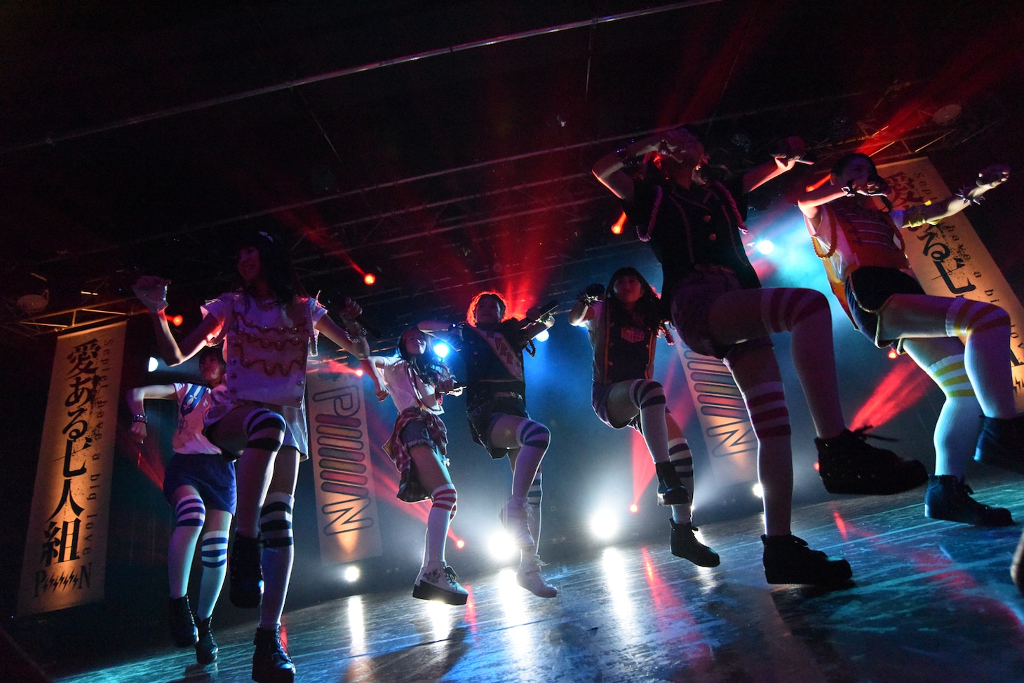 「PiiiiiiiN 2nd ワンマン 愛ある青春ロックLIVE ～BRING IT ON!!!喧嘩上等！武道館上等！～」の様子。