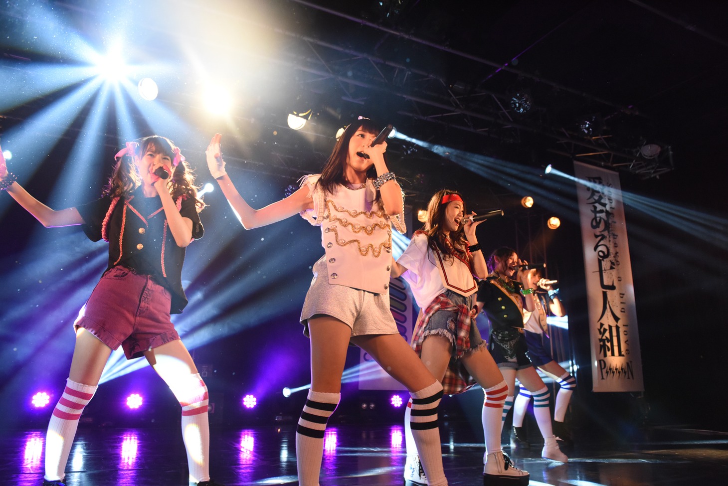 「PiiiiiiiN 2nd ワンマン 愛ある青春ロックLIVE ～BRING IT ON!!!喧嘩上等！武道館上等！～」の様子。