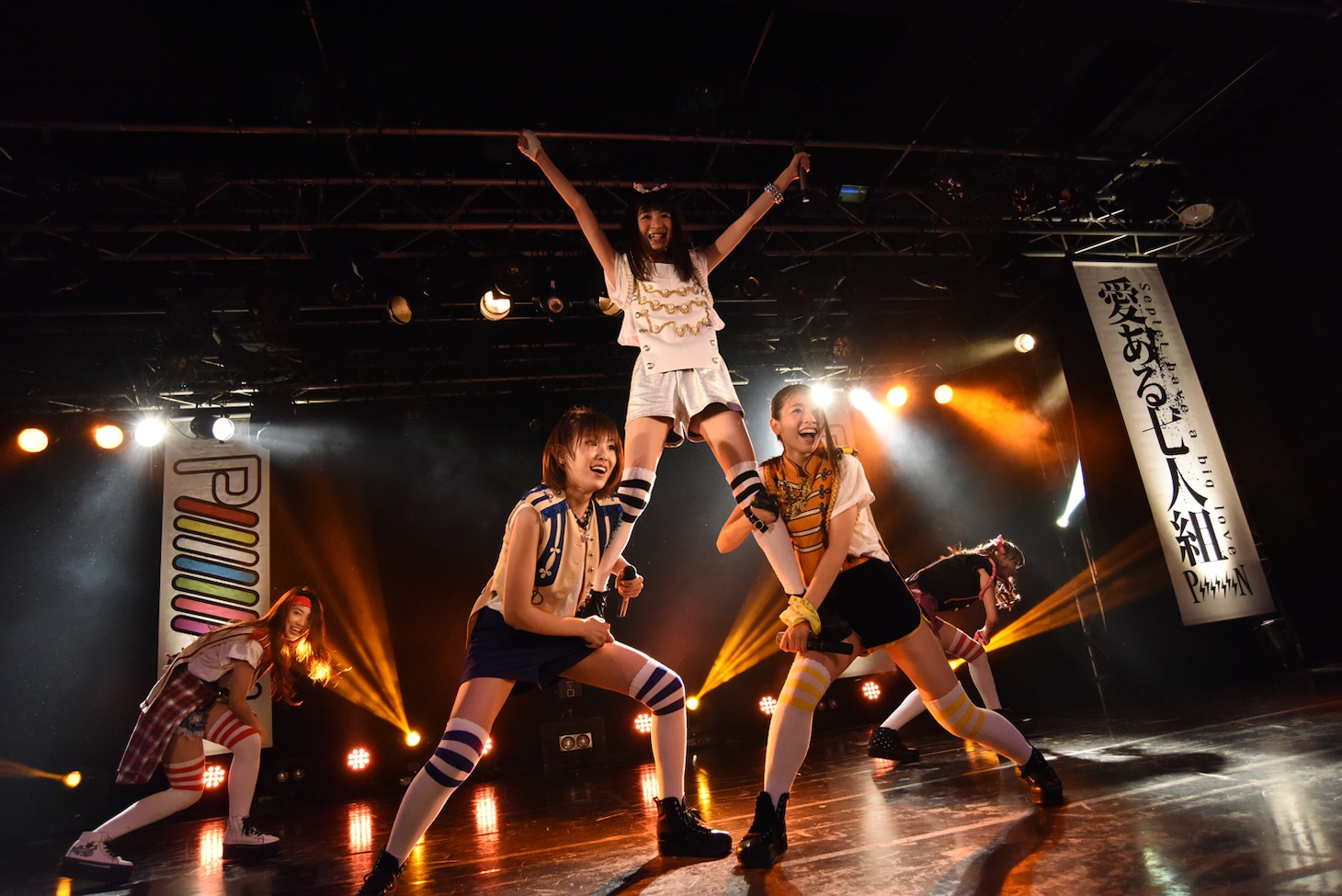 「PiiiiiiiN 2nd ワンマン 愛ある青春ロックLIVE ～BRING IT ON!!!喧嘩上等！武道館上等！～」の様子。