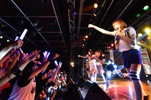 「PiiiiiiiN 2nd ワンマン 愛ある青春ロックLIVE ～BRING IT ON!!!喧嘩上等！武道館上等！～」の様子。