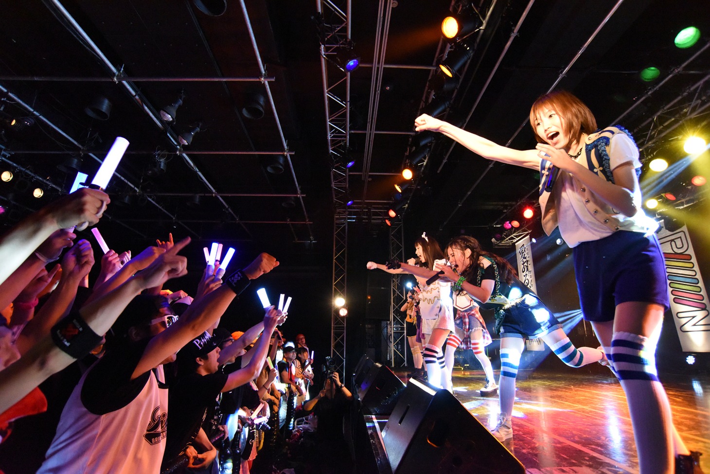 「PiiiiiiiN 2nd ワンマン 愛ある青春ロックLIVE ～BRING IT ON!!!喧嘩上等！武道館上等！～」の様子。