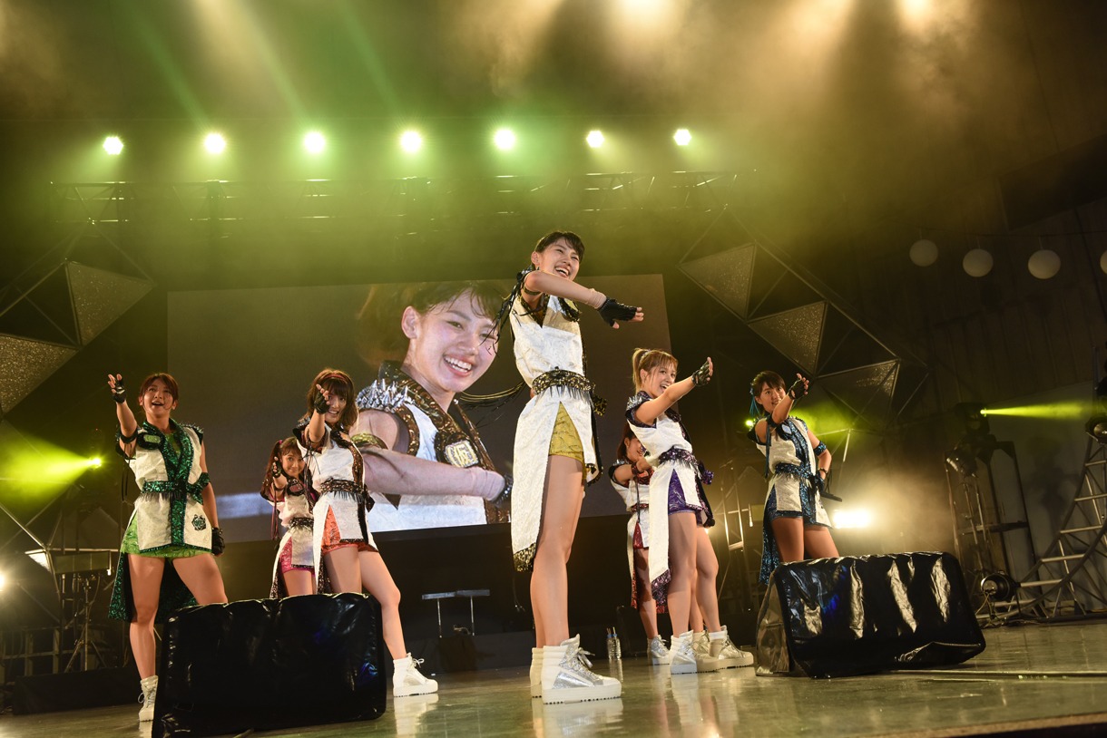 「アップアップガールズ（仮）47都道府県ツアー ～RUN！アプガRUN！ダッシュ アプガの夏！野音の夏！」の様子。