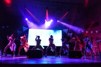 「アップアップガールズ（仮）47都道府県ツアー ～RUN！アプガRUN！ダッシュ アプガの夏！野音の夏！」の様子。