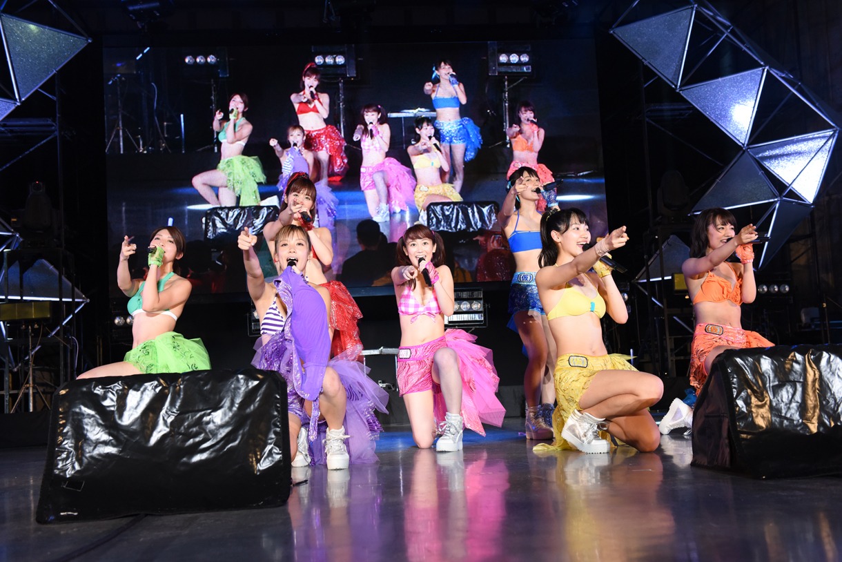 「アップアップガールズ（仮）47都道府県ツアー ～RUN！アプガRUN！ダッシュ アプガの夏！野音の夏！」の様子。