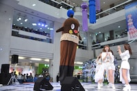 「『表参道 / 二子玉川 / Never Never Give Up』発売記念ミニライブ」の様子。