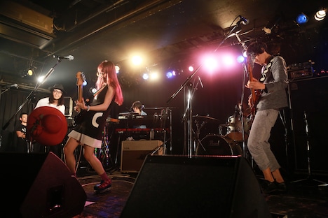 Sakuのライブの様子。（撮影：佐藤祐紀）