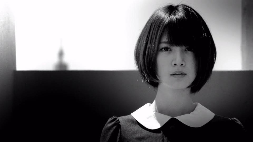 齋藤飛鳥と橋本奈々未の“ペアPV”のワンシーン。