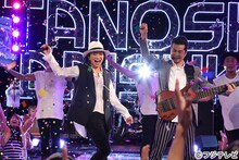 「うれしたのし大好き2015 ～ドリカムへの挑戦状～」でメガミックスを披露するDREAMS COME TRUE。 (c)フジテレビ