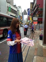 「エル・ゴラッソ」号外配布の様子。（Photo by BaO）