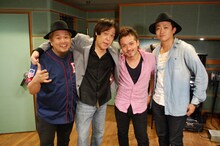 クリフエッジと三好鉄生（左から2番目）。