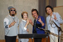 クリフエッジと水前寺清子（左から2番目）。