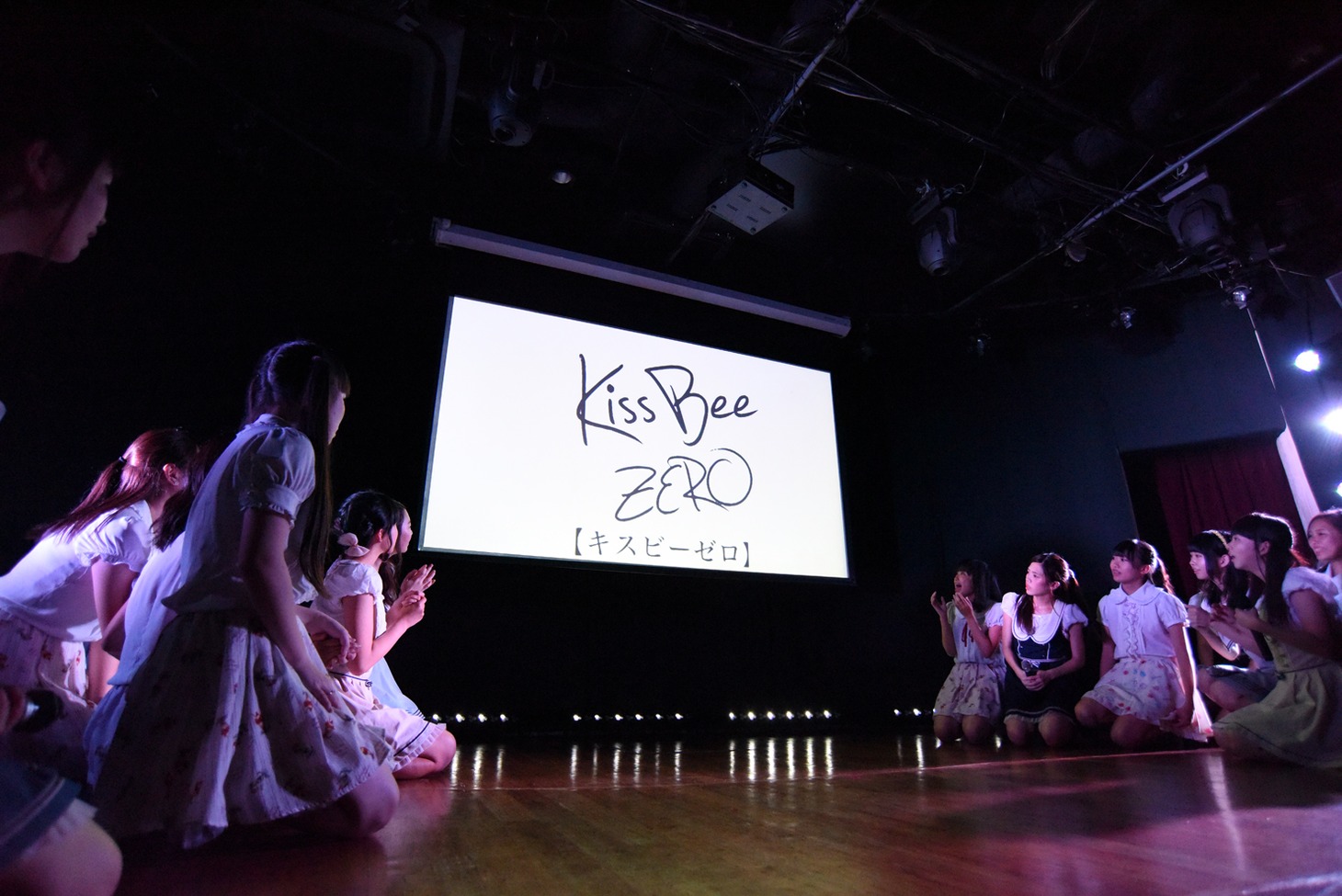 新ユニット・Kiss Bee Zero発表の様子。
