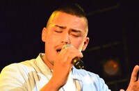 Tom Isk（Vo）（撮影：浅井尭之）