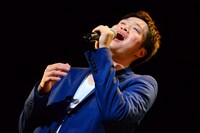 長谷川雅洋（Vo）（撮影：浅井尭之）