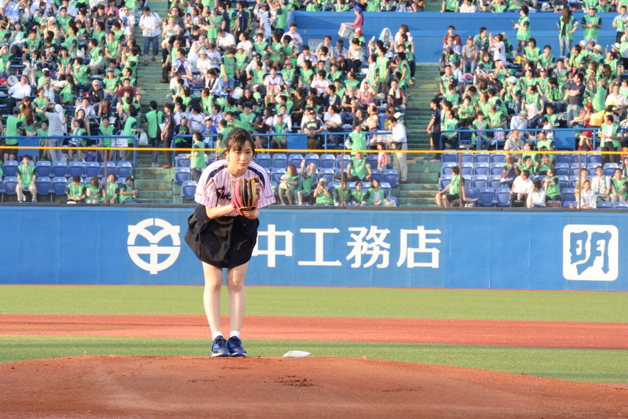 大原櫻子、青天の神宮で初始球式「今日の投球は70点！」